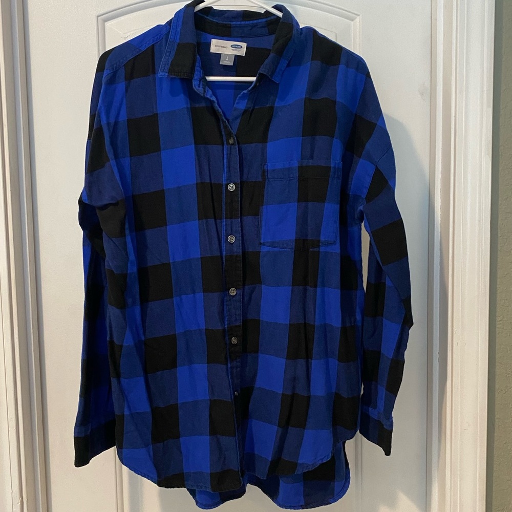 **2 for $15** Women’s Old Navy Blue/Black Button Up Shirt. Size L.